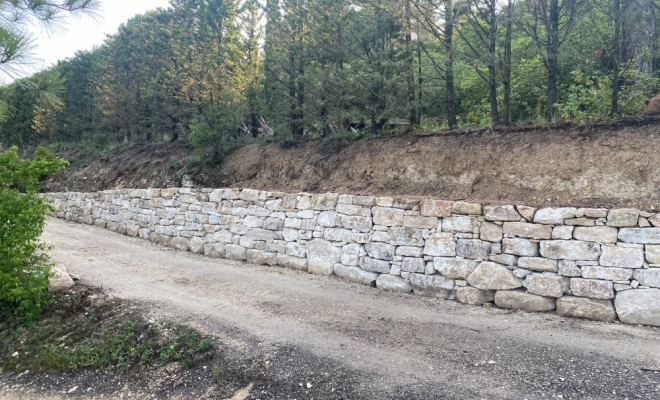 Réalisation d'un muret de jardin, Saint-Saturnin-lès-Apt, Poncet Travaux Verts