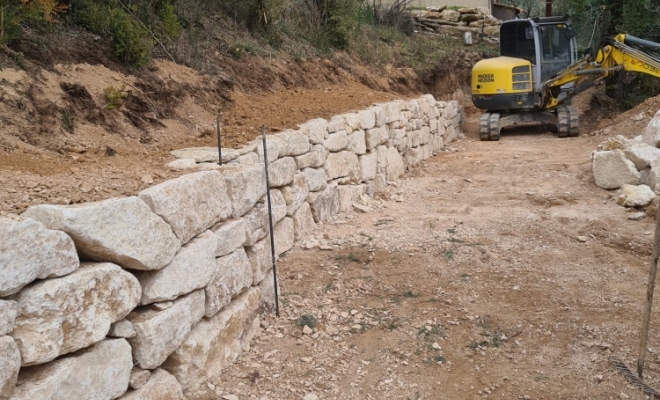 Construction de mur en pierre, Saint-Saturnin-lès-Apt, Poncet Travaux Verts