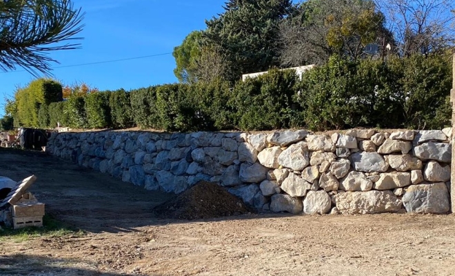 Réalisation d'un enrochement de soutènement, Saint-Saturnin-lès-Apt, Poncet Travaux Verts