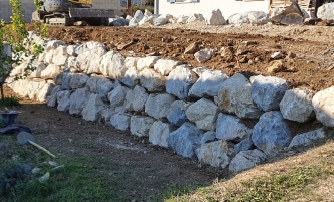 Bel enrochement de soutènement , Saint-Saturnin-lès-Apt, Poncet Travaux Verts