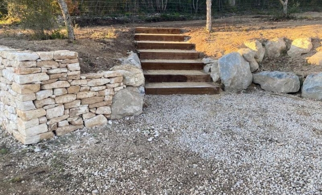 Réalisation d'un muret de jardin, Saint-Saturnin-lès-Apt, Poncet Travaux Verts