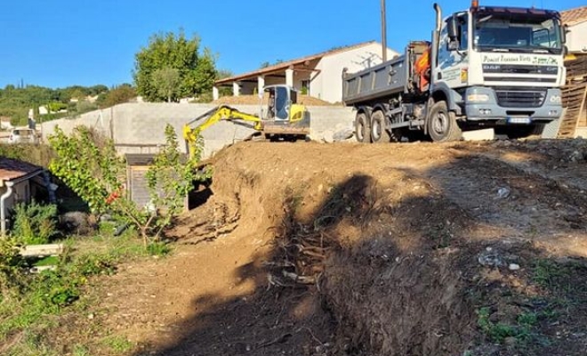 Réalisation d'un muret de jardin, Saint-Saturnin-lès-Apt, Poncet Travaux Verts