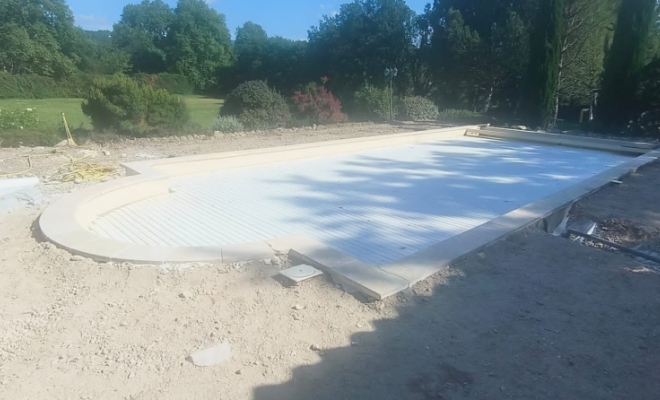 Terrasse piscine Apt, Saint-Saturnin-lès-Apt, Poncet Travaux Verts